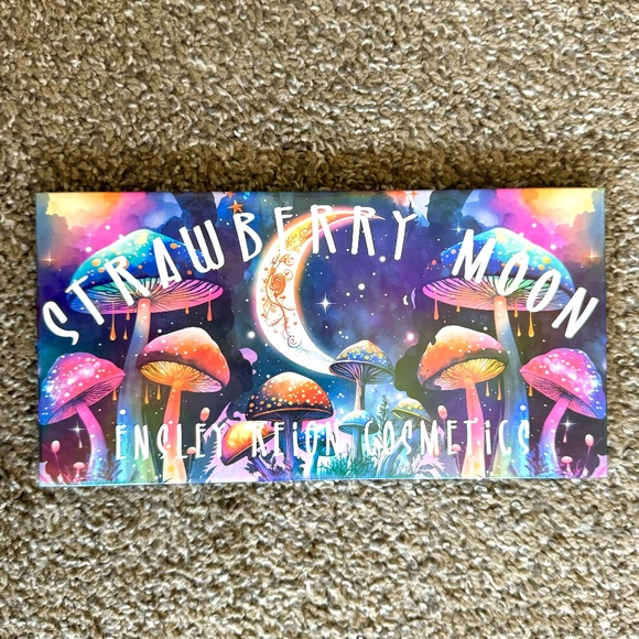 Ensley Reign "Strawberry Moon" eyeshadow palette - Picture 1 of 11